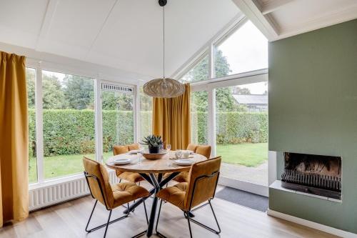 Blauwreiger I Geniet in dit Moderne Huisje in 茲維赫爾特