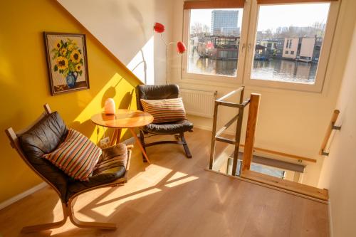 Houseboat studio with canalview and free bikes, Amsterdam (photo 6)