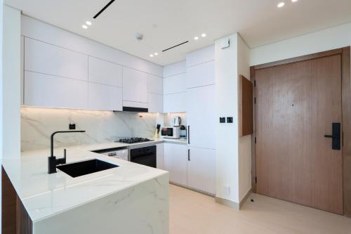 Livbnb-1B Elegant City Living with City Views, JVC, Dubaj (zdjęcie 9)