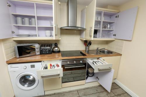 The Captains House - image 11