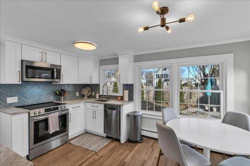 Sea Glass Cottage-in the heart of Clinton Harbor!