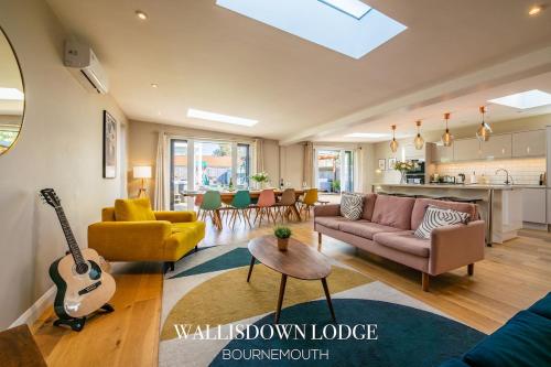 Hot tub, games room & cinema in Bournemouth, excellent ratings on other sites in Wallisdown and Winton West