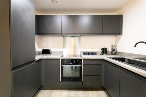 Spacious 1 Bed Apartment in Liverpool w Views, Liverpool (photo 10)