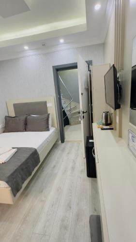 Standard Double Room image 2