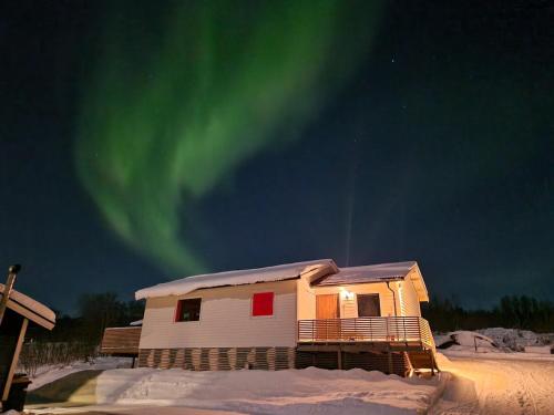 Exterior view, Arctic Cabin - Mellomgaard on southern Kvaløya #sauna & bbq hut on site! in Kvaloysletta