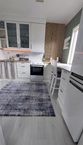 Kitchen, Arctic Cabin - Mellomgaard on southern Kvaløya #sauna & bbq hut on site! in Kvaloysletta