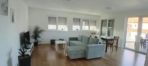 Neubau Appartement mit Terasse, privater Eingang,Parkplatz,Küche in Fürth, Deutschland