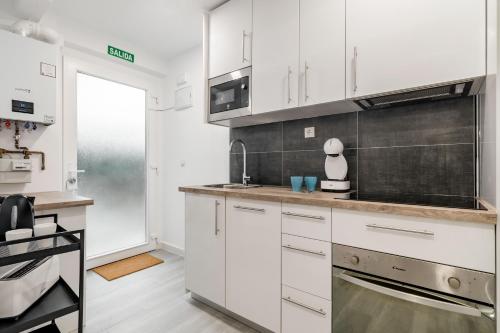 keuken, Urban Rooms Madrid Ventas in Ciudad Lineal