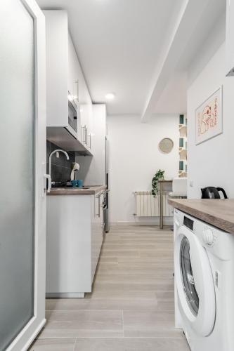 keuken, Urban Rooms Madrid Ventas in Ciudad Lineal
