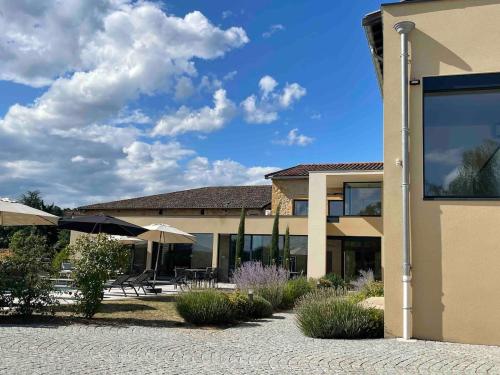 Vista exterior, Villa Molinant, évasion en Pierres Dorées (Villa Molinant, evasion en Pierres Dorees) in Bagnols