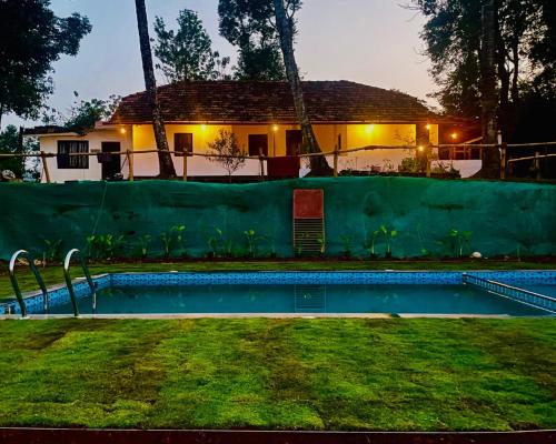 90S HERITAGE BY Hf in Pozhuthana