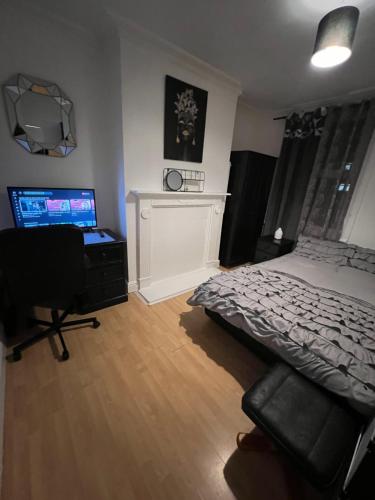 room near Luton center room near Luton center