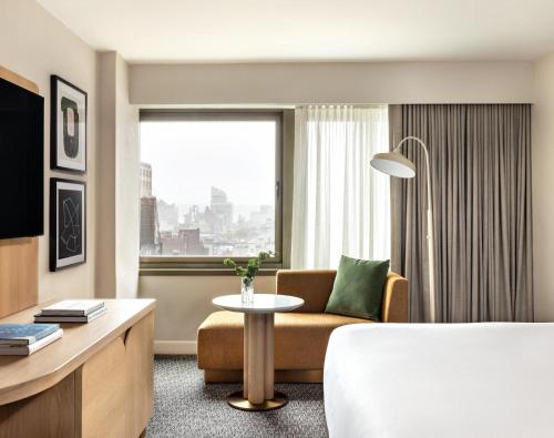 Premium Corner King Room image 6