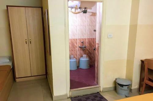 Hotel Rainbow near Victoria Hospital City Market - 화장실