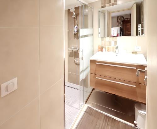 Fürdőszoba, Villa spacieuse à Vieillevie avec piscine privée - 180 m² (Villa spacieuse a Vieillevie avec piscine privee - 180 m²) in Vieillevie