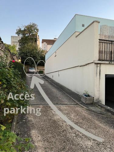 Joli T2 47m2 au calme absolu, à 2 pas de la gare avec parking privé (Elegant T2 au Calme Absolu avec Terrasse & Parking a 2 pas de la gare et Jardins du chateau de Versa) in Сан-Сир-ль'Еколь
