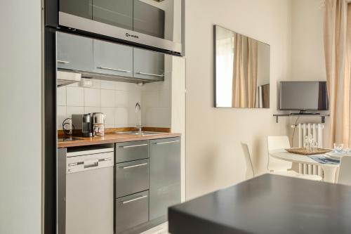 Elegant One-Bedroom Apartment in Porta Romana, Милан (фото 10)