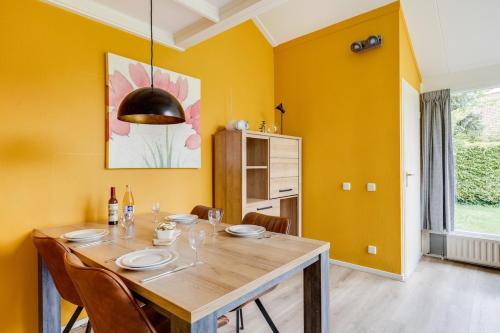 IJsvogel I Vakantiewoning met Fijne Tuin in 茲維赫爾特