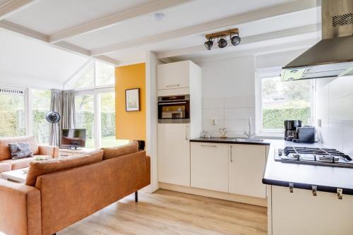 IJsvogel I Vakantiewoning met Fijne Tuin in 茲維赫爾特