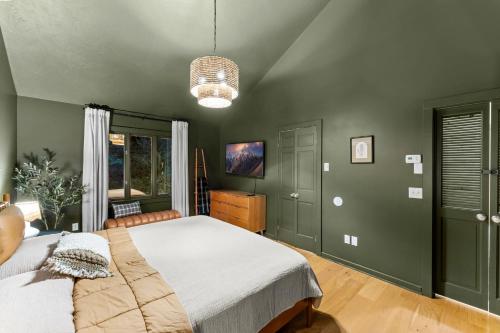 Luxury Log Chalet with Hot Tub Games Room & Hill Views! - image 6