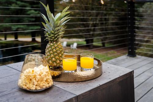 Luxury Log Chalet with Hot Tub Games Room & Hill Views! - image 4