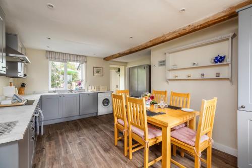 18th Century Cottage in Dorset Countryside in Horton