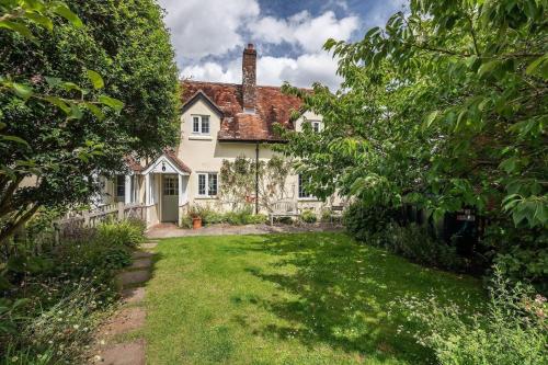 18th Century Cottage in Dorset Countryside in Horton