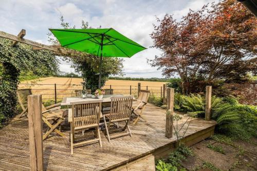 18th Century Cottage in Dorset Countryside in Horton