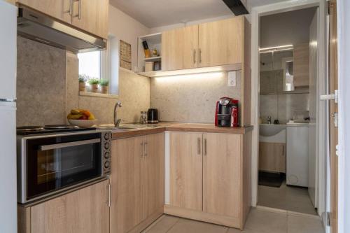 Malias essences ΙΙ Malias essences ΙΙ