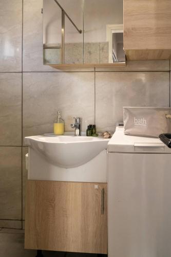 Malias essences ΙΙ Malias essences ΙΙ