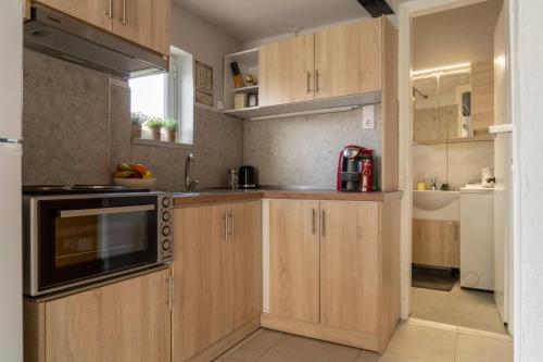 Malias essences ΙΙ Malias essences ΙΙ