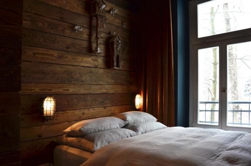 Small Double Room image 7