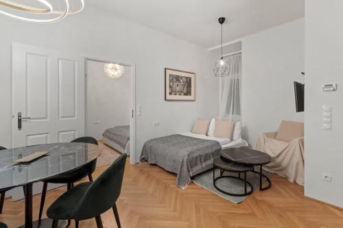 8 Minutes to Inner City I 5 Min walk to Metro I Wifi