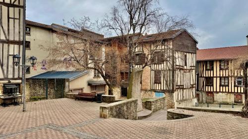 Exterior view, «Studio 1&nbsp;» Rue Huchette -DABNB near Eglise Saint Pierre du Queyroix