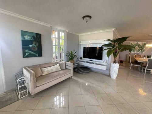 Massive 3 bedroom with Pool and Hot Tub in Humacao