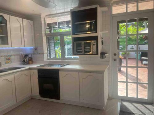 Massive 3 bedroom with Pool and Hot Tub in Humacao