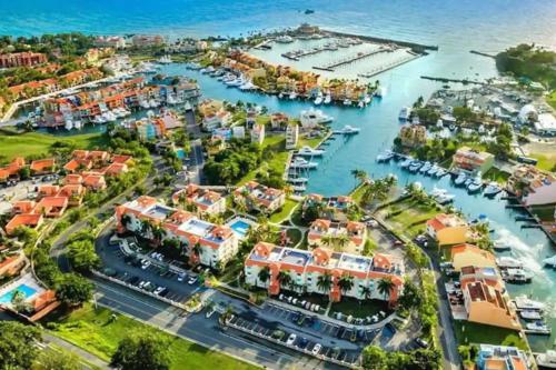 Massive 3 bedroom with Pool and Hot Tub in Humacao