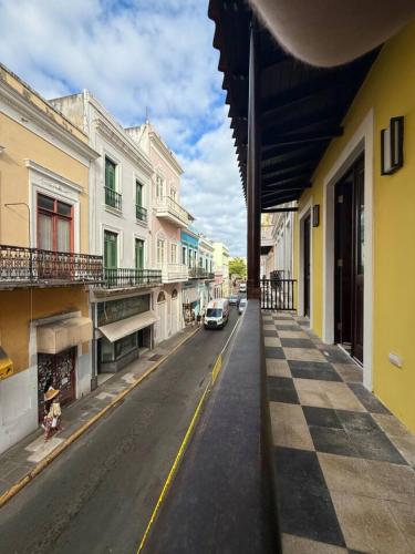 Colonial Charm with Balcony Walk to El Morro & Dining