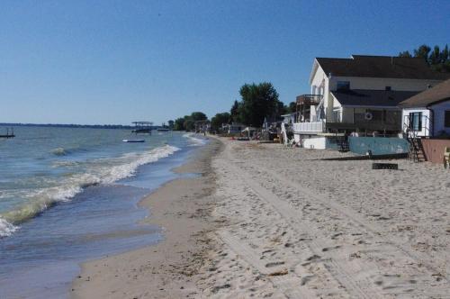 Best value on the beach! 1039 Brissette Beach