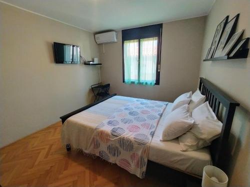 Three Bedroom House image 10