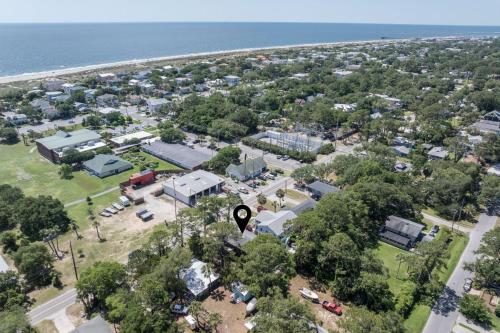 Jack's Tybee Treehouse - image 13