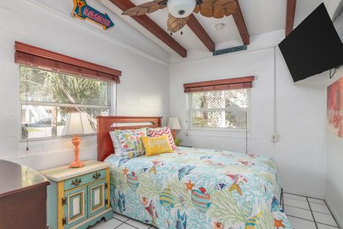 Blue Bungalow - image 11