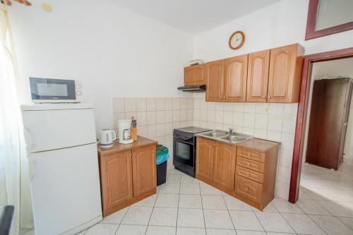 Konyha, Apartment Sunshine 80 m from Beach in Pješčana Uvala
