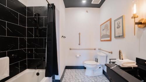 Pickle Factory Eight Unforgettable Rooms Sleeps 16 detail