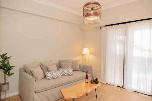 Vintage-Inspired 2BDR Apt - 15' to Monastiraki, Atenas