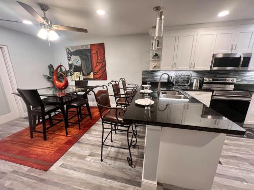 ห้องครัว, King bed, Park Free, Golf, FLL in ทามารัก (FL)