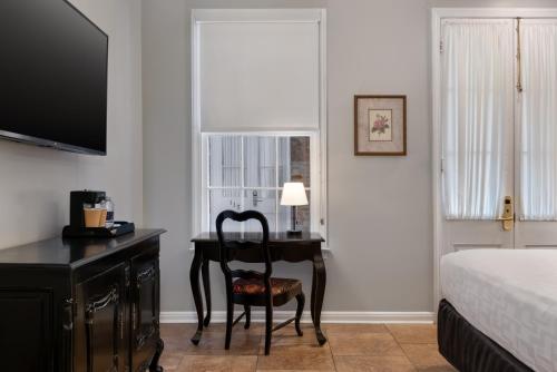 Deluxe King Room room in Chateau Hotel New Orleans