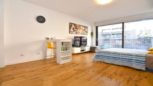 [Navigli-Tortona]Ampio Monolocale, Garage Gratuito, Milan