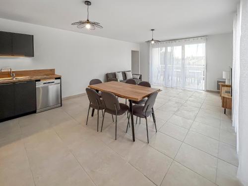 Facilities, Grande Terrasse & Parking - a Vias in Vias