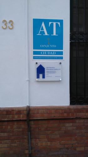 Apartamentos Fernando El Catolico - image 2